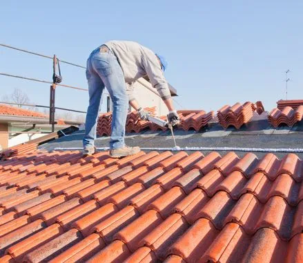 colocar tejados de tejas en coreses, zamora